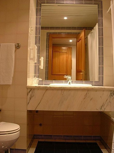 Bathroom, Estremoz Hotel, Estremoz