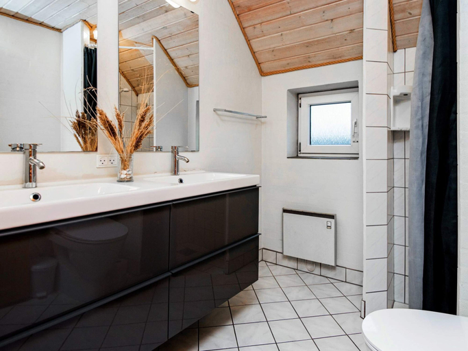 Bathroom 3, 12 Person Holiday Home in Ringkobing-by Traum, Ringkøbing-Skjern