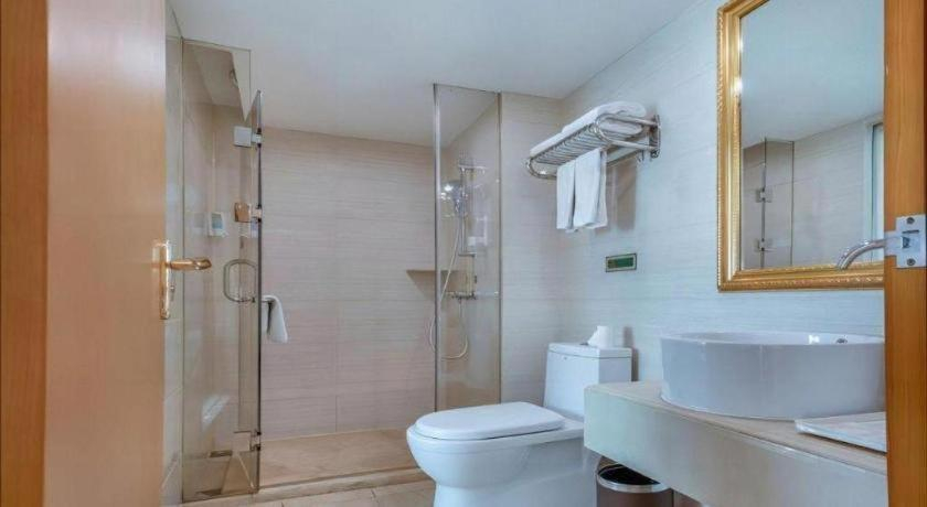 Bathroom 3, Vienna Hotel Changsha Wuyi Avenue Railway Station, Changsha