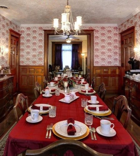 Food & Drinks 5, Barrister's Bed & Breakfast, Seneca