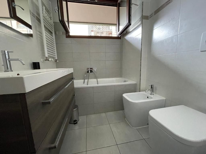 Bathroom 5, Luciano Laterani Guest House, Rome
