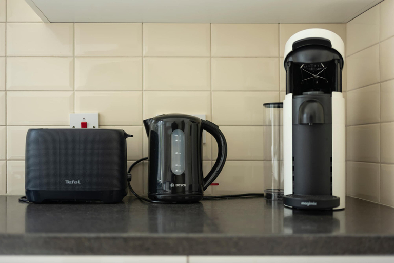 Coffee and/or coffee maker, 2-bed by Natural History Museum - Lift - Sleeps 6, London