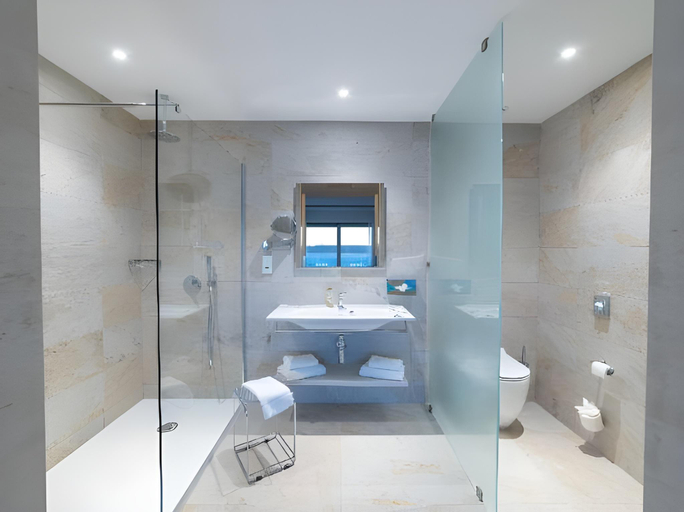 Bathroom 4, Ramla Bay Resort
