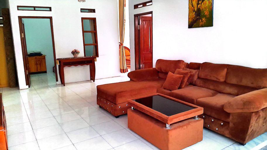 Living area 5, Villa Dinar Strawberry, Bandung