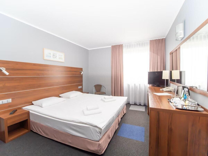 Bedroom 4, B&B HOTEL Tychy, Tychy City