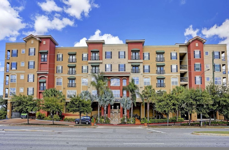 Room 1, Med Center Condo With Pool Gym and Balcony, Houston