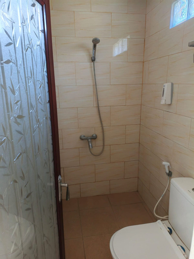 Bathroom 2, Collection O near Kutampi Beach Gedhong, Badung