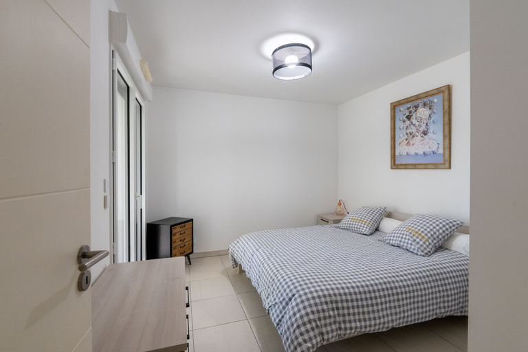 Room 2, Cozy 1-bedroom Apartment With A C Garage Near, Alpes-Maritimes
