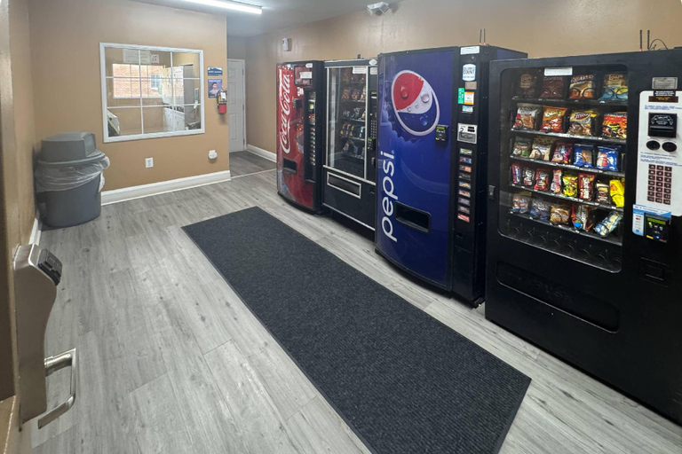 Food & Drinks 5, Suburban Studios near University of North Carolina-Charlotte, Mecklenburg