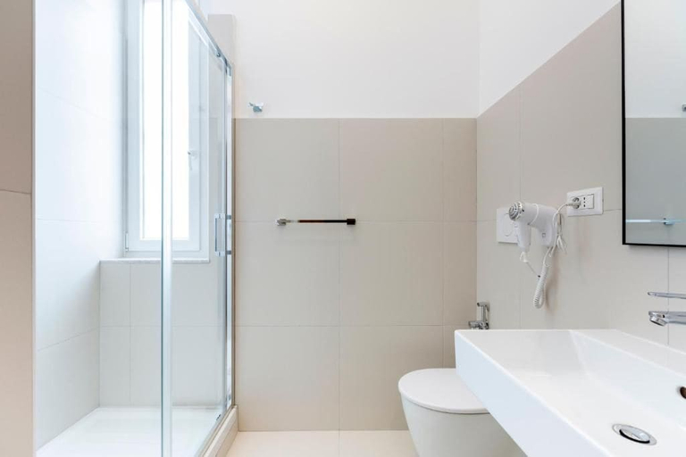 Bathroom 5, Luciano San Giovanni Guest House, Rome