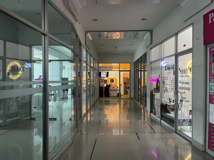 Miscellaneous 5, Stylish Bangkok Escape Pool Gym & City Views, Wattana