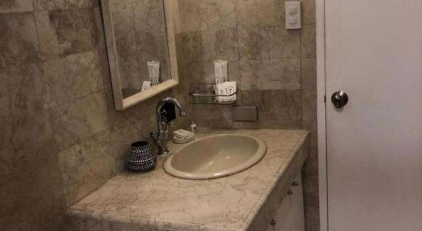 Bathroom, The Henry Suites MiraNila Quezon City, Quezon City