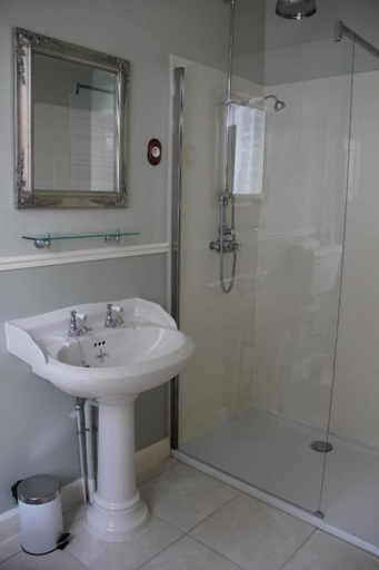 Bathroom 2, Château Lézat, Creuse