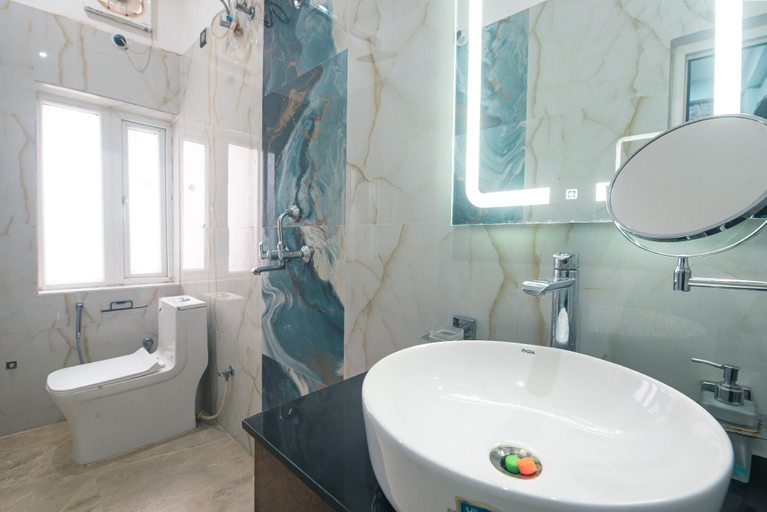 Bathroom 3, Maya's Nest, Varanasi