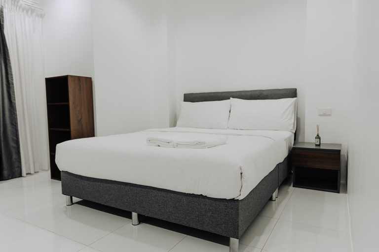 Room 4, The One Apart, Phuket Island