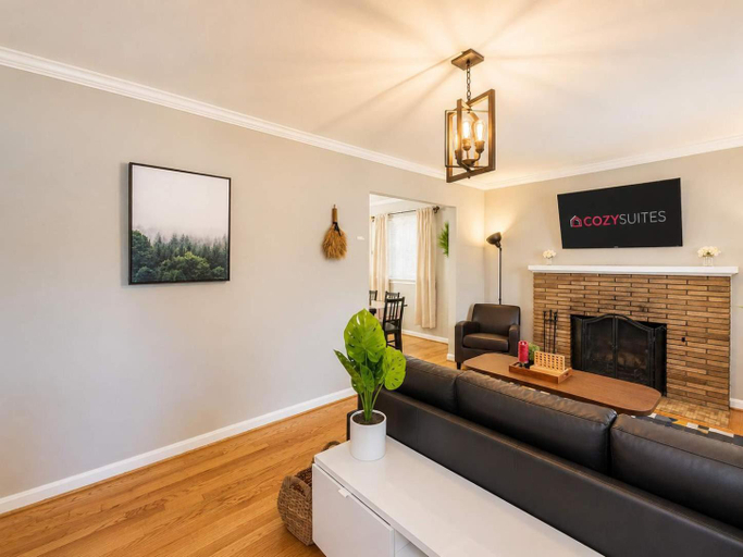 Others 5, Enchanting historic townhouse by CozySuites, Alexandria