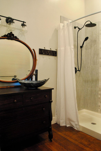Bathroom 4, The Lodge at Old City Hall, Jefferson