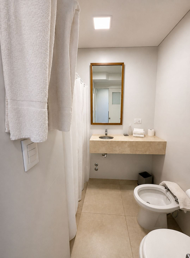 Bathroom 4, Hotel Internacional, Capital