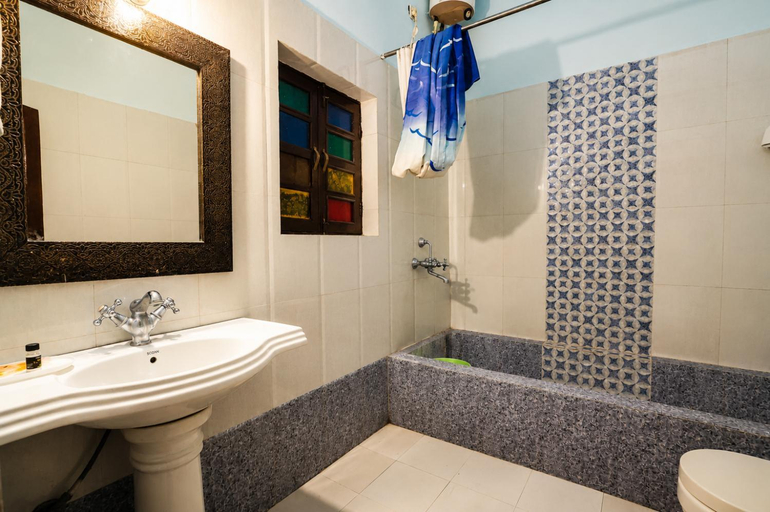 Bathroom, Hotel Nawal Sagar Palace - Bundi, Bundi