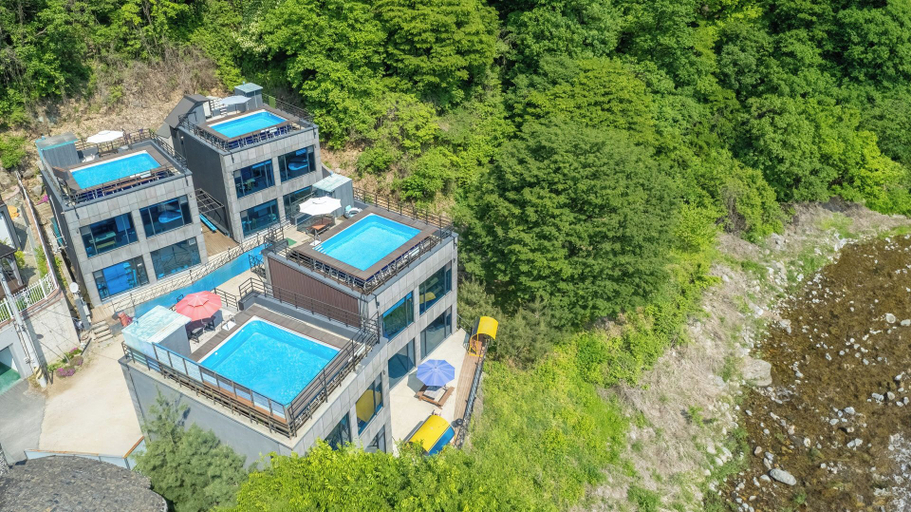 Exterior & Views 2, Gapyeong Poin Poolvilla Pension, Gapyeong