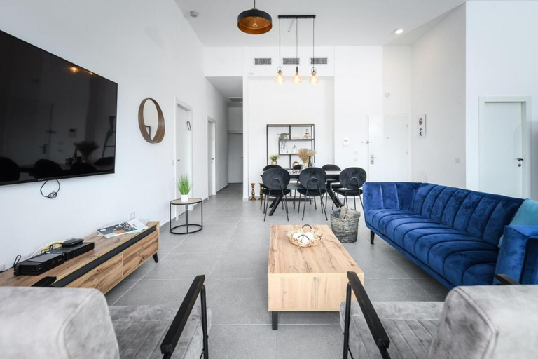 Others 5, Modern 4BR Garden Apartment with Private Balcony