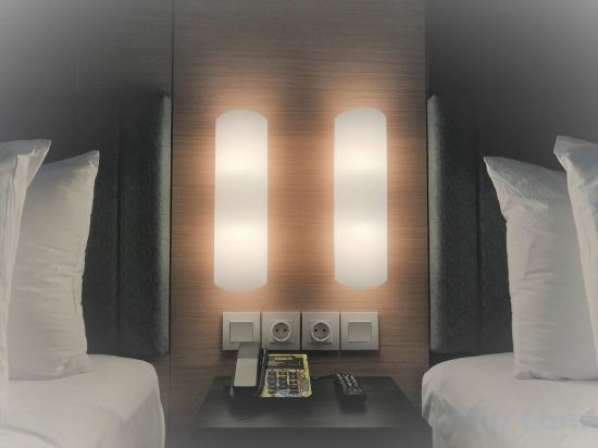Others 5, MaxOne Platinum Hayam Wuruk, Central Jakarta