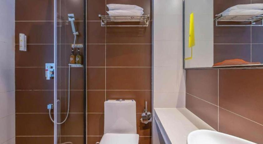 Bathroom 3, IU Hotel Beijing Yizhuang Economic Development Zone 2nd Chuangke Street, Beijing