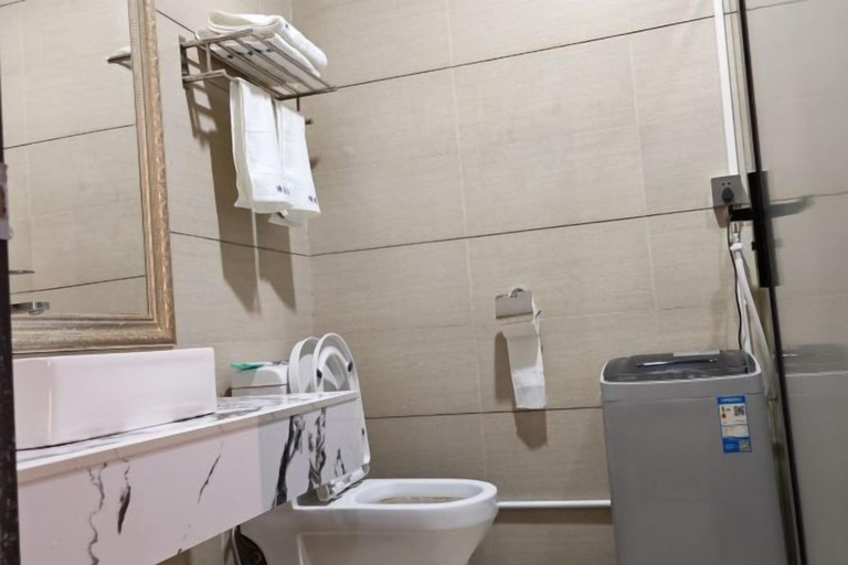 Bathroom 3, Yueyan Business Hotel, Zhuhai