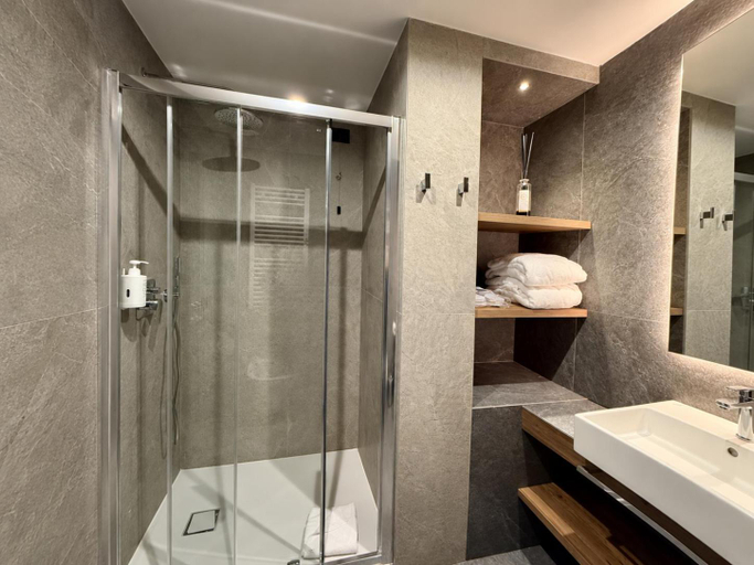 Bathroom 4, Hotel Union, Trento
