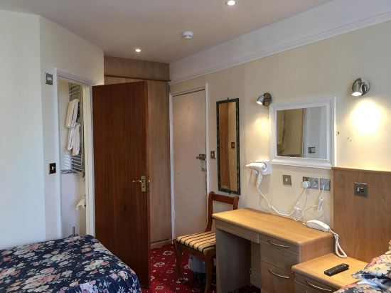 Others 4, Albro House Hotel, London