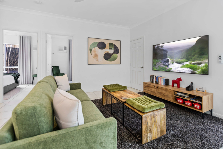 Room 2, Tropical Koru Cottage - Private Pool - BBQ, Cairns