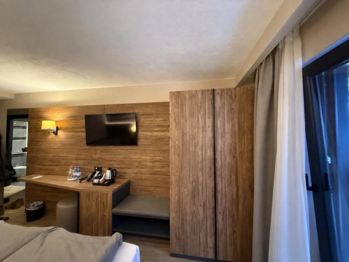 Bedroom 3, Hotel Union, Trento