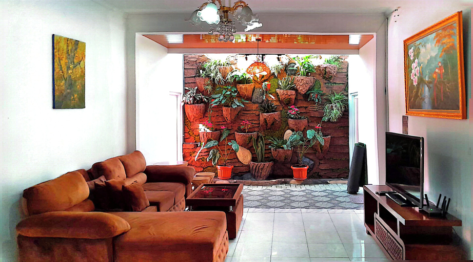 Living area 4, Villa Dinar Strawberry, Bandung