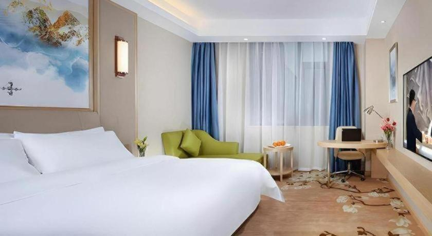Bedroom 2, Vienna Hotel Baoshan Yongchang Road, Baoshan