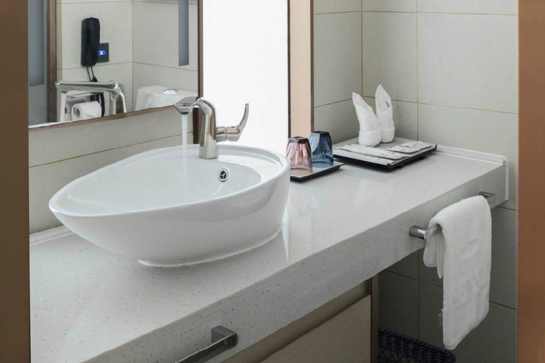 Bathroom 3, Lavande Hotel Nujiangzhou, Nujiang Lisu