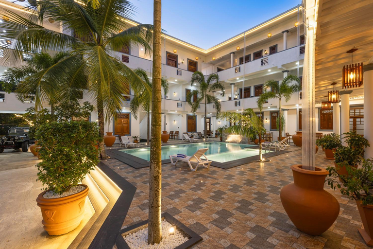 Exterior & Views