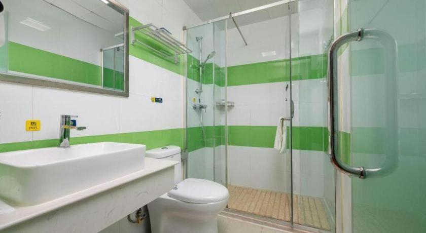 Bathroom 4, 7 Days Inn Yining Xintiandi, Ili Kazakh