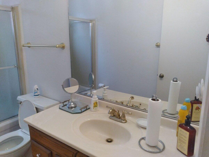 Bathroom 4, Jacob's Well, Shasta