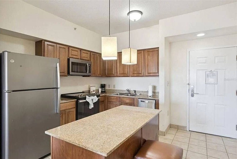 Private kitchen 4, 3BR Resort Suite on I-drive + Pools, Orange