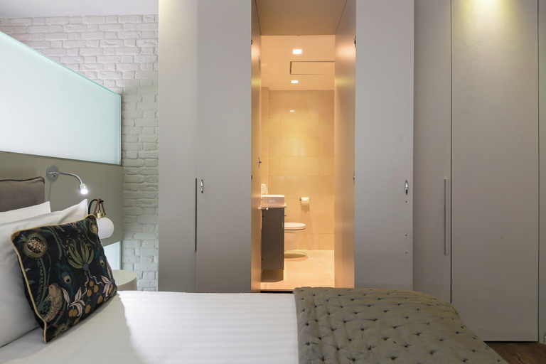 Room 4, The Galleries - Covent Garden - by Frankie, London