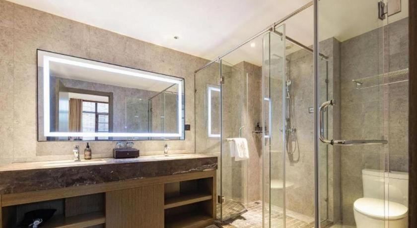 Bathroom 4, ibis Styles Wuhan Optics Valley Square Hotel, Wuhan