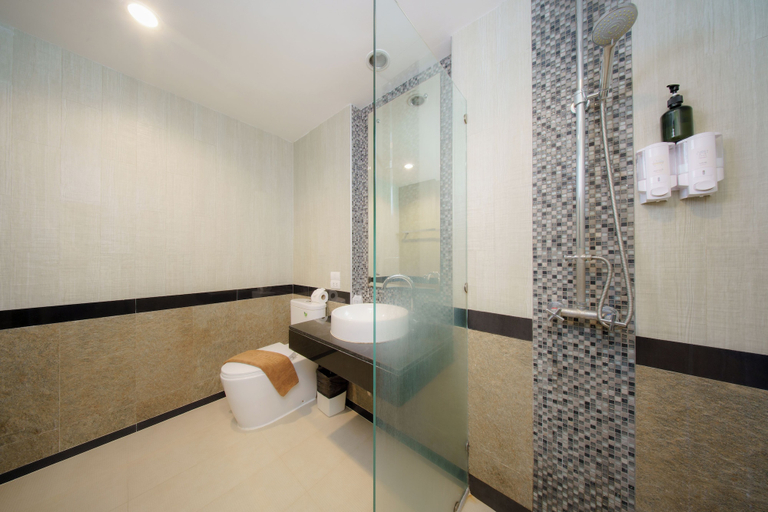 Bathroom 4, Aonang Regent, Mueang Krabi