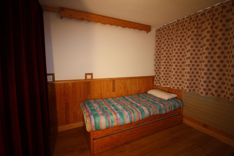 Bedroom 2, Residence Palafour - Petit studio 2 - nord vue montagne MAE-3806, Savoie