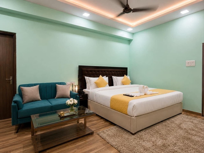 Room 2, Hotel Aavkar, Ahmadabad