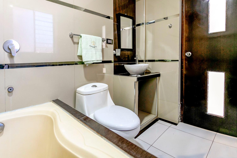 Bathroom 4, Hidden Garden, Cusco
