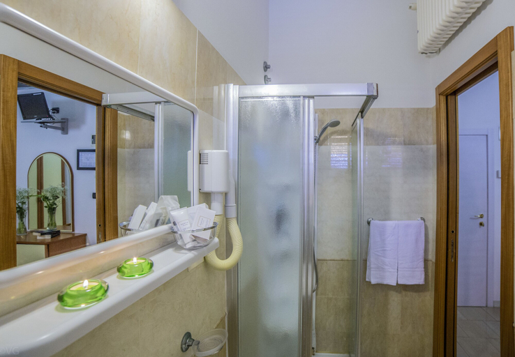 Bathroom 5, Hotel Sultano, Rimini
