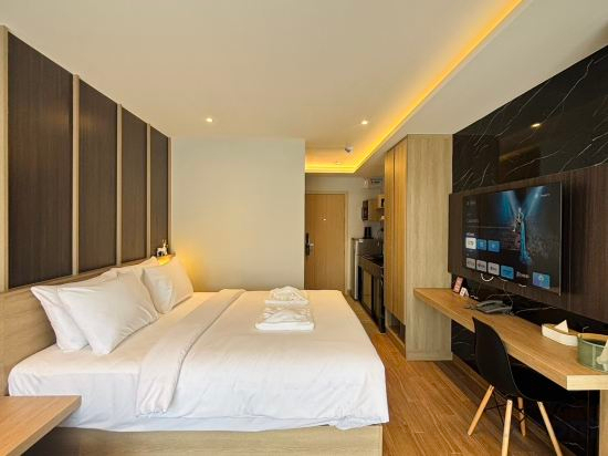 Logo, J5 Hotel, Chatuchak