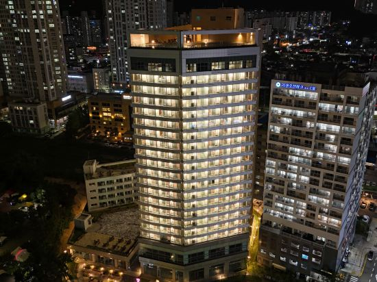 Hotel Exterior 2, Le Collective Sokcho Beach, Sokcho