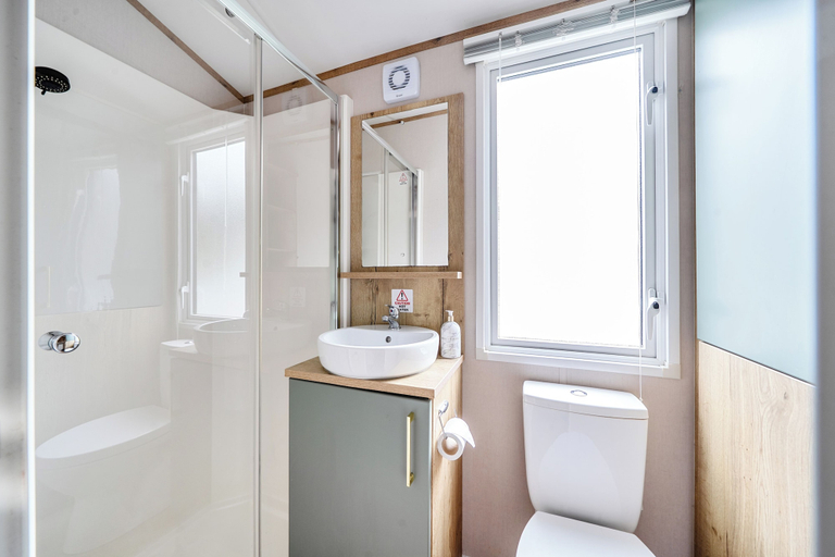 Bathroom, Dog Friendly Park 5 Miles From Bude 2 bed Caravan, Devon