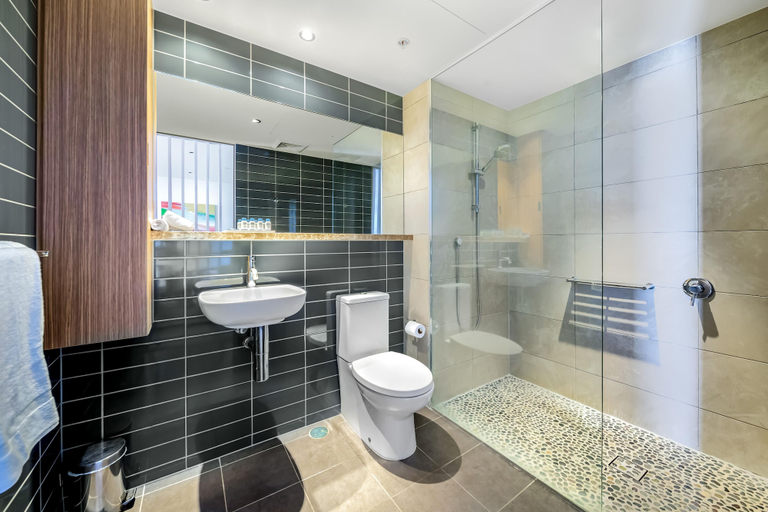 Bathroom 4, Oaks Redcliffe Mon Komo Suites, Redcliffe-Scarborough